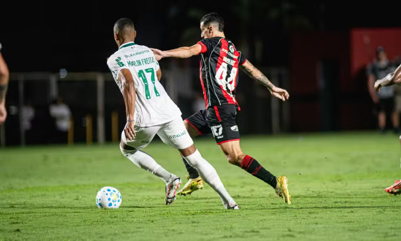 Baralhas e Marlon Freitas em Vitória x Palmeiras — Foto: Victor Ferreira/EC Vitória